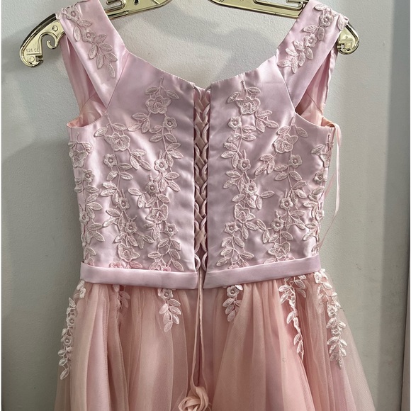 A mini floral blush pink, off the shoulders, dinner dress. - Picture 3 of 4